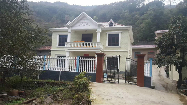 最好看的農(nóng)村二層樓房,第1款23萬建好，第2款25萬建好，但都喜歡第1款？