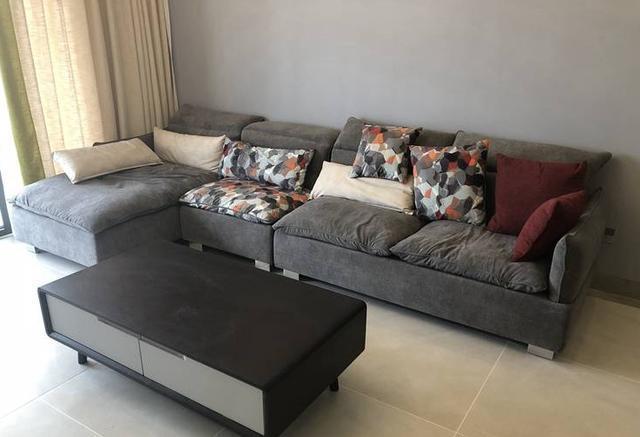 130平米房子簡約風格裝修，黑白灰色調搭配還是那么經典