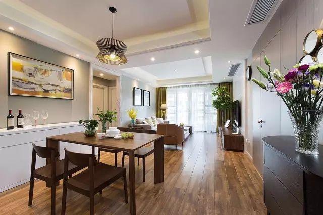 125平方的現代簡約風格裝修效果圖，空間寬敞明亮，三居室的環境打造的非常簡約小資。