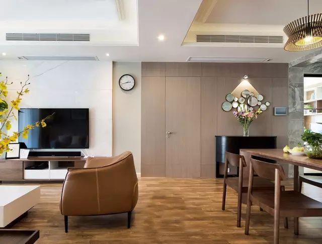 125平方的現代簡約風格裝修效果圖，空間寬敞明亮，三居室的環境打造的非常簡約小資。