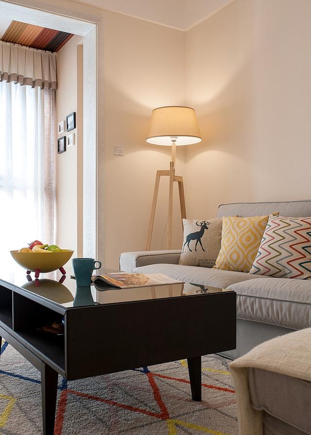 90㎡的三居室，普普通通的裝修風格，但是很溫馨。