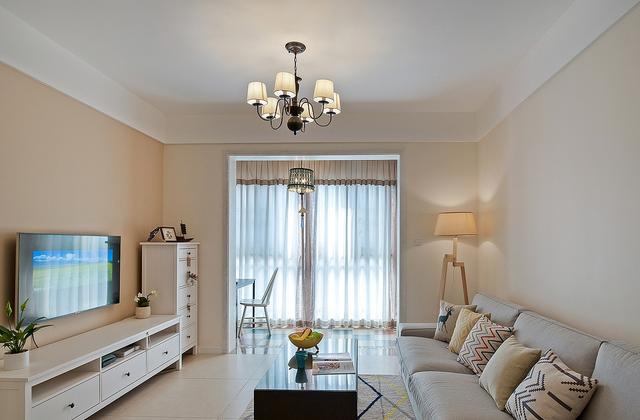 90㎡的三居室，普普通通的裝修風格，但是很溫馨。