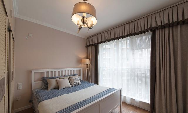 90㎡的三居室，普普通通的裝修風格，但是很溫馨。