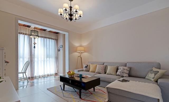 90㎡的三居室，普普通通的裝修風格，但是很溫馨。