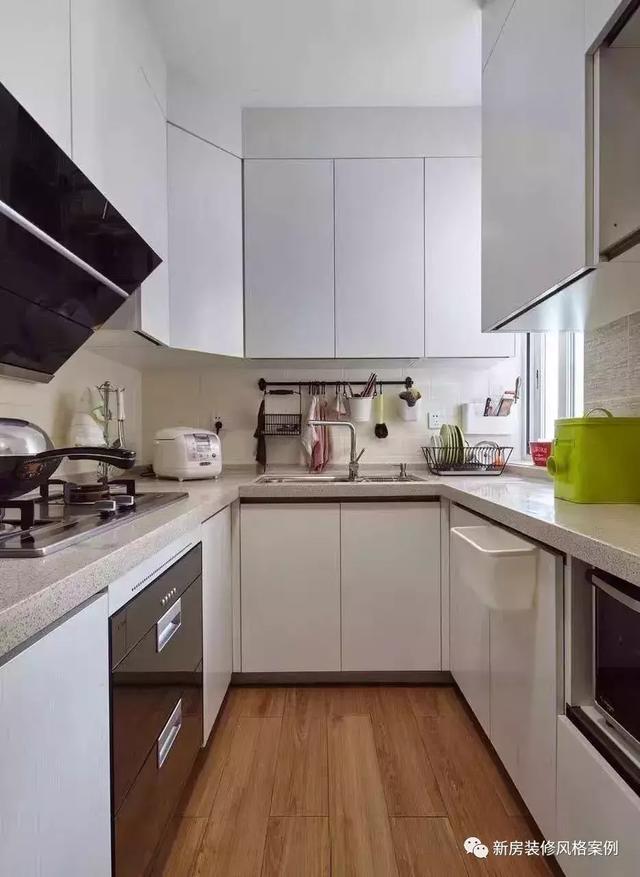 130平三室新房用了10萬裝修簡約風，電視柜與鋼琴融為一體，美觀實用！