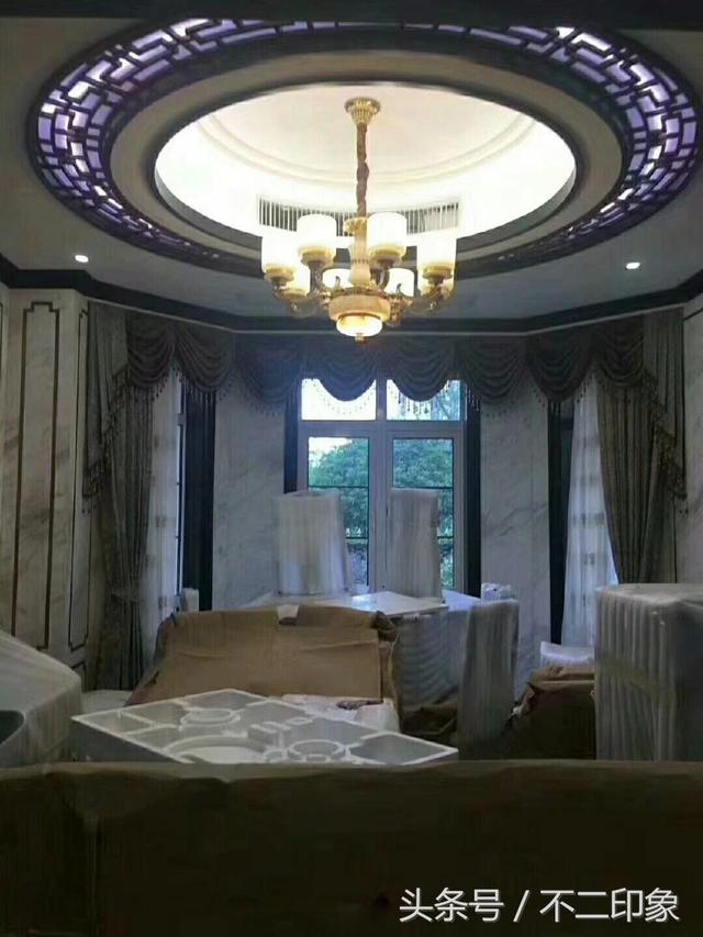 花了102W全包裝修的豪華別墅，大理石做的客廳電視墻特別喜歡，忍不住曬一曬！