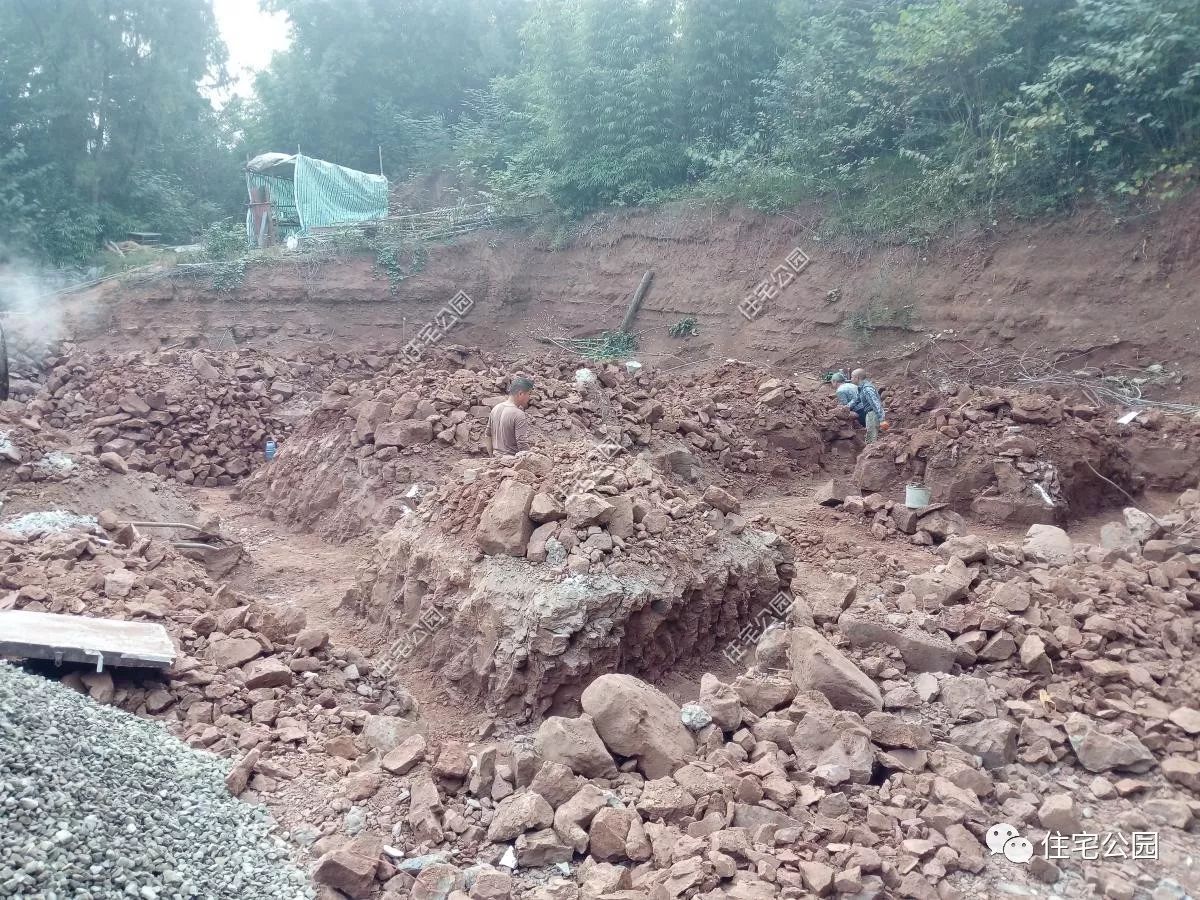 最走心的包工頭，力勸房主把筏基改成條基，省了一半的基礎錢！