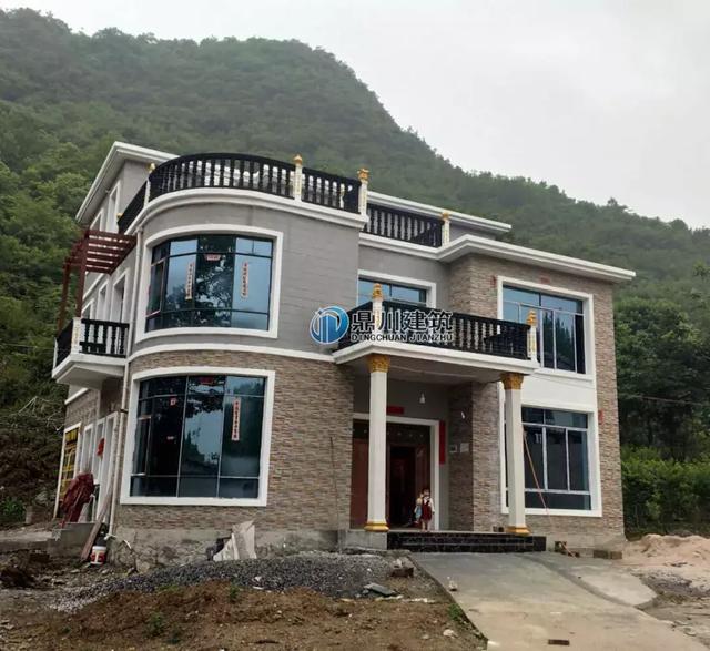 5套農村小別墅效果圖和實拍圖的對比，第1套100%還原效果圖，第3套造價才25萬