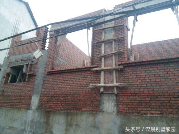 自建三層別墅，附平面設(shè)計圖，造價30萬左右，12X9.3米有露臺和院子