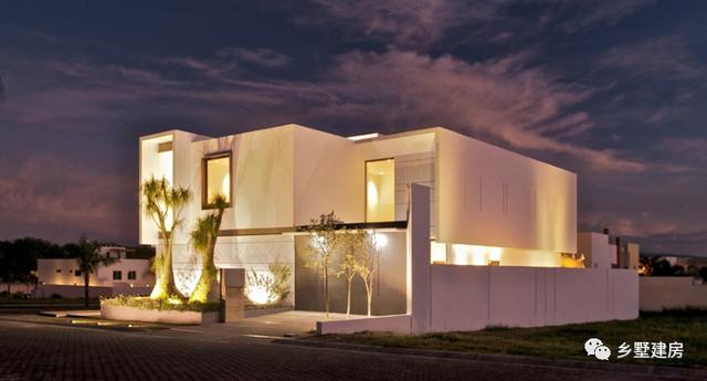 一款只需要20萬就能建起的農村二層別墅，四室兩廳還有書房露臺加車庫，你不心動嗎？