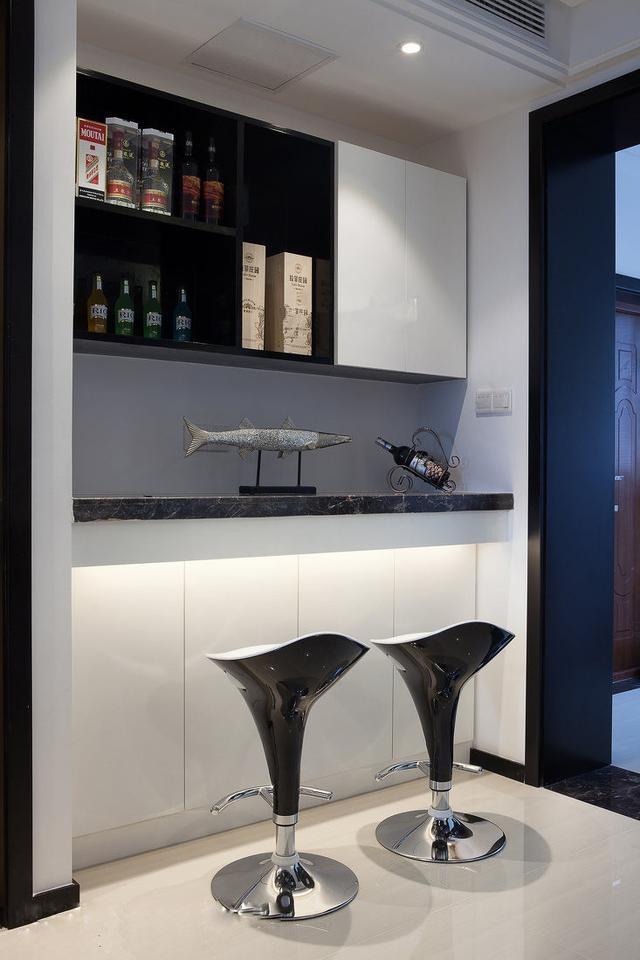 140平用15萬裝修，色彩搭配簡潔明亮，我覺得一點也不虧。