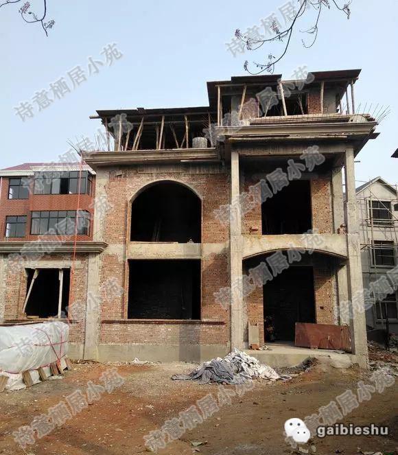 三層新農(nóng)村住宅設(shè)計圖，占地100平，采用框架結(jié)構(gòu)，主體造價30萬，附有建成效果圖