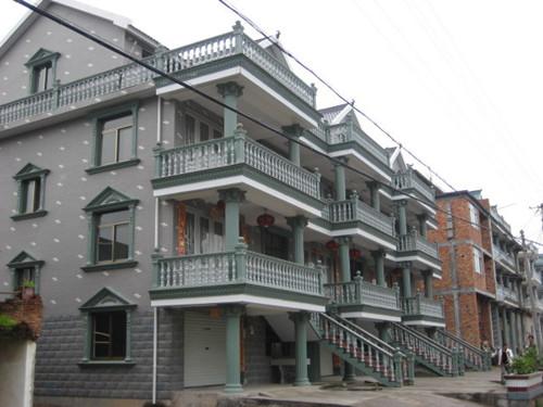 農村自建房萬萬不要貼外墻瓷磚了，聰明人都貼這種，用50年沒問題