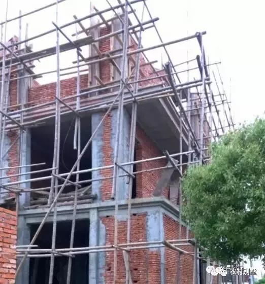 小伙回老家自建4層現代別墅，霸氣側漏，分享施工日志