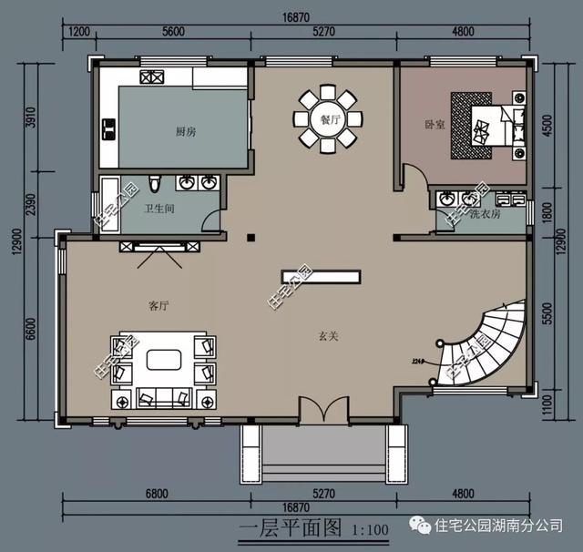 經(jīng)典雅致的歐式三層別墅設計圖，占地221.1㎡，帶挑空客廳+大露臺。