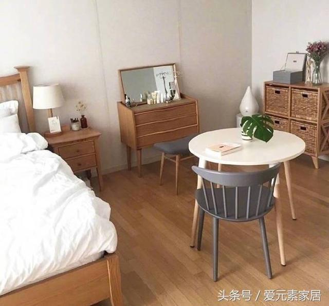 簡簡單單的現代風格，整個房子的裝修只花了近4萬，朋友來我家，我家門檻都快給踏爛了。