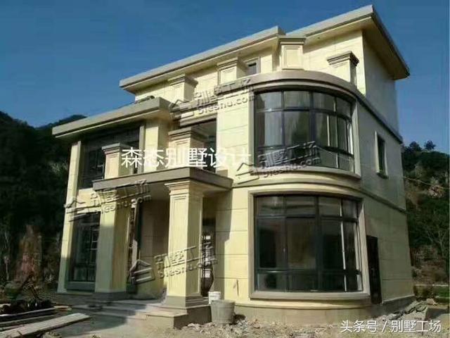 新農村三層復式別墅是超經典的款式，永不過時，帶雙車庫+超大露臺。