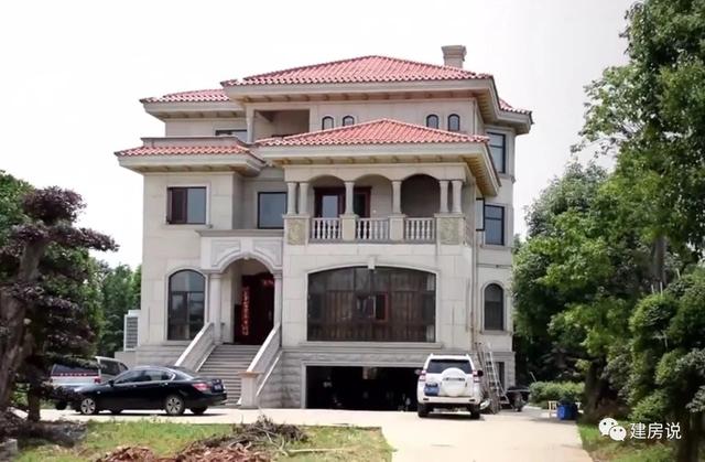 帶露天泳池和地下車庫的別墅設計圖，開啟精彩豐富生活