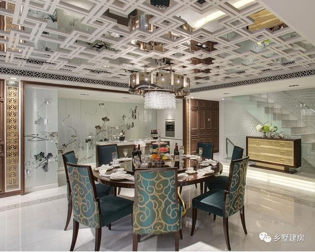 現(xiàn)在在城里買房不如回老家自己建別墅，今日推薦一款二層豪華別墅設(shè)計圖