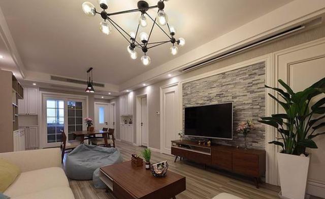 120平的新房終于裝修完了，尤其是客廳的分子吊燈特別亮眼。