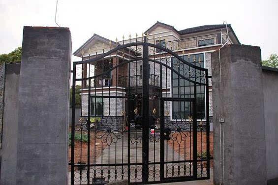 三層農村自建房，戶型方方正正，布局合理，高端大氣，有面子，造價30萬。