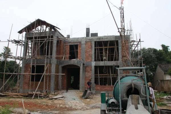 三層農村自建房，戶型方方正正，布局合理，高端大氣，有面子，造價30萬。