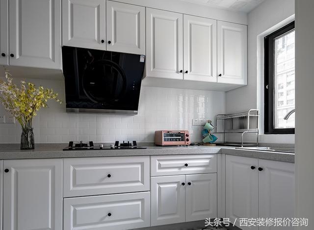 三室兩廳簡歐風裝修，老婆花6萬半包給裝修公司，最后效果超贊，很溫馨。