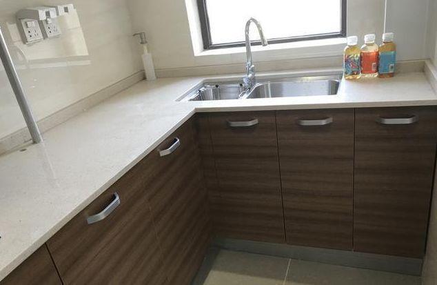 全包花了12萬做的簡裝裝修，很多朋友也來看了，也是說挑不出毛病，裝修還不錯。