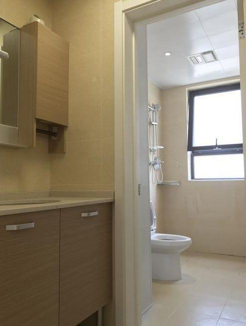 全包花了12萬做的簡裝裝修，很多朋友也來看了，也是說挑不出毛病，裝修還不錯。