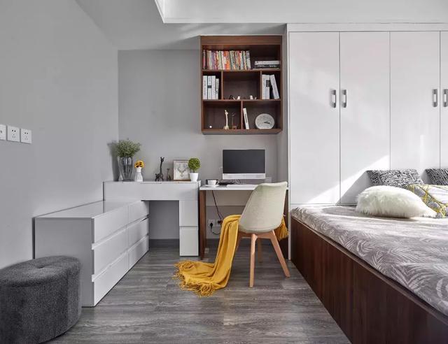 138平三居室用黑白灰風格裝修，簡潔大方，好帥氣。