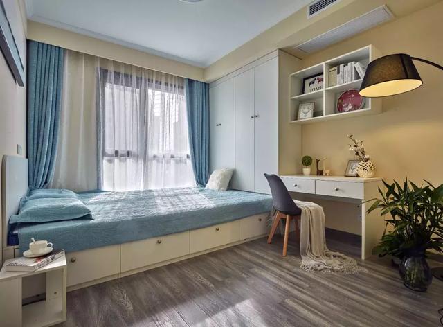 138平三居室用黑白灰風格裝修，簡潔大方，好帥氣。