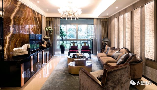 這棟別墅主要是以居住為準，開間12米，進深10米，自己住，住的舒適才好