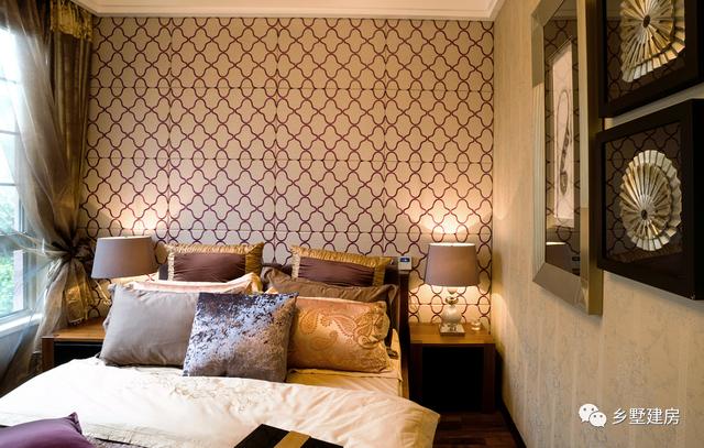 這棟別墅主要是以居住為準，開間12米，進深10米，自己住，住的舒適才好