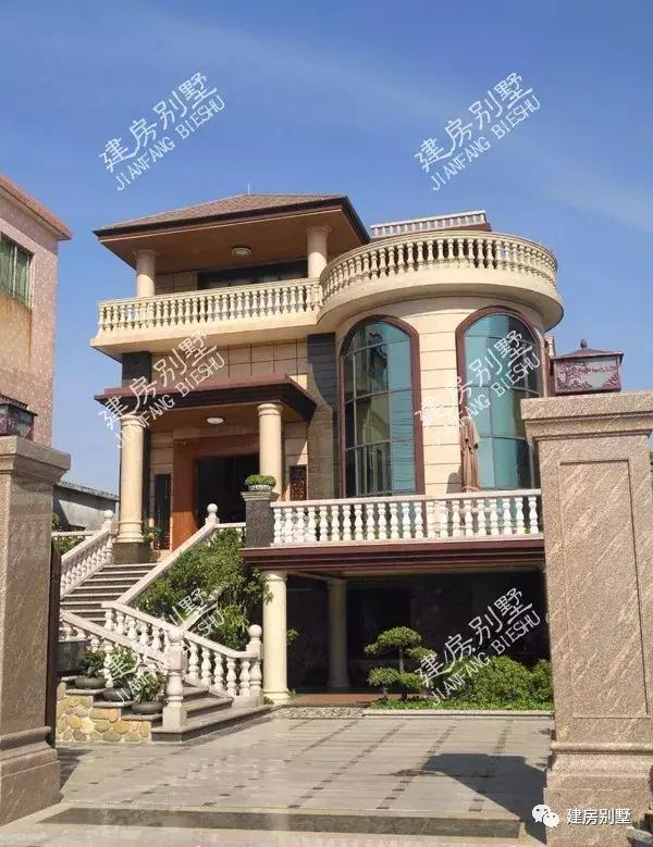 9×15.5米三層別墅設(shè)計(jì)圖，帶堂屋和車庫，建好后的效果更是讓人喜歡的不得了。