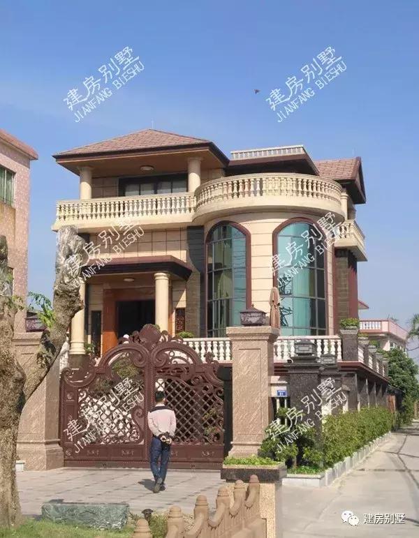 9×15.5米三層別墅設(shè)計(jì)圖，帶堂屋和車庫，建好后的效果更是讓人喜歡的不得了。