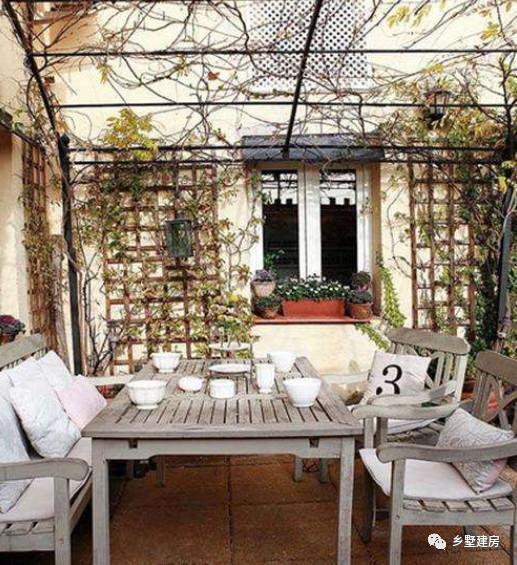 三層別墅設(shè)計圖，坡屋頂和平屋頂?shù)慕Y(jié)合，這樣的屋頂跟豐收季更配哦