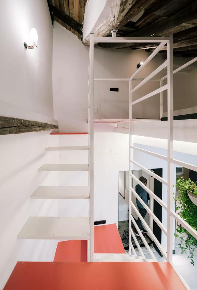 46平小戶型簡約風(fēng)裝修，室內(nèi)還建了一個(gè)小閣樓！