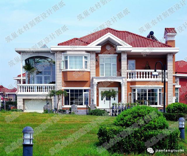 占地面積約150平方米的農村二層自建房，帶挑空客廳+落地窗，清爽大方