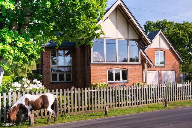 11米x16.5米農(nóng)村三層別墅設(shè)計圖，前后有花園，還有車庫，你喜歡嗎？