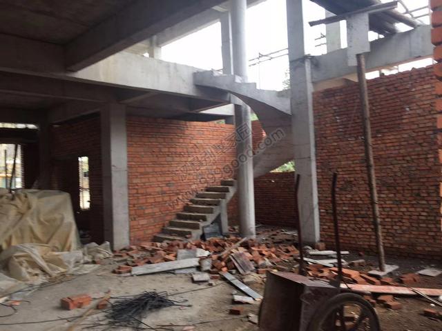 分享一棟雙拼別墅設計圖，村里的地標建筑。