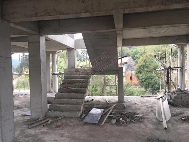 分享一棟雙拼別墅設計圖，村里的地標建筑。