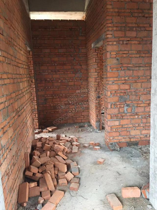 分享一棟雙拼別墅設計圖，村里的地標建筑。