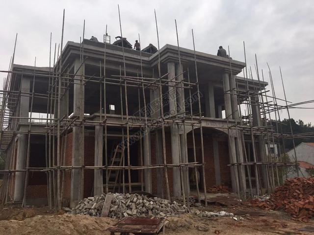 分享一棟雙拼別墅設計圖，村里的地標建筑。