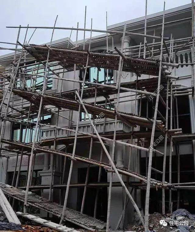 農村三層經典簡歐別墅設計圖，簡單大氣，新建起來的房子就是不一般，處處都透露著高級感。