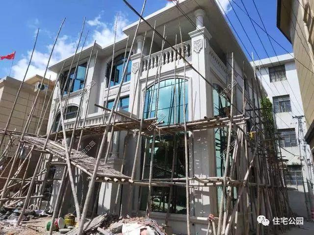 農村三層經典簡歐別墅設計圖，簡單大氣，新建起來的房子就是不一般，處處都透露著高級感。