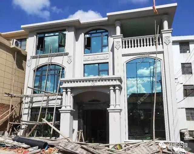 農村三層經典簡歐別墅設計圖，簡單大氣，新建起來的房子就是不一般，處處都透露著高級感。