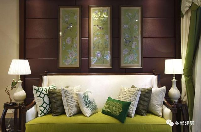 復(fù)古三層小洋樓別墅設(shè)計(jì)圖，別致的造型和配色，注定成為農(nóng)村一道靚麗的風(fēng)景線。