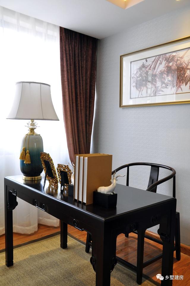 復(fù)古三層小洋樓別墅設(shè)計(jì)圖，別致的造型和配色，注定成為農(nóng)村一道靚麗的風(fēng)景線。