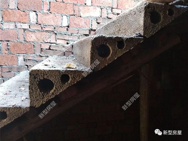 湖南農村小伙為了省錢竟然把房子蓋成這樣？新房變危房，看著都揪心