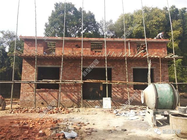 湖南農村小伙為了省錢竟然把房子蓋成這樣？新房變危房，看著都揪心